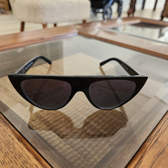 Black Cat-Eye Sunglasses - Picture 2 of 3